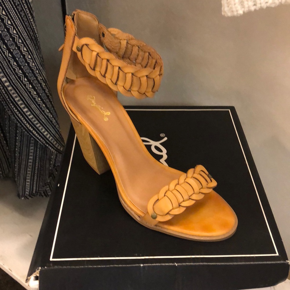 Brand new with box qupid branded woven pumps - Picture 3 of 5